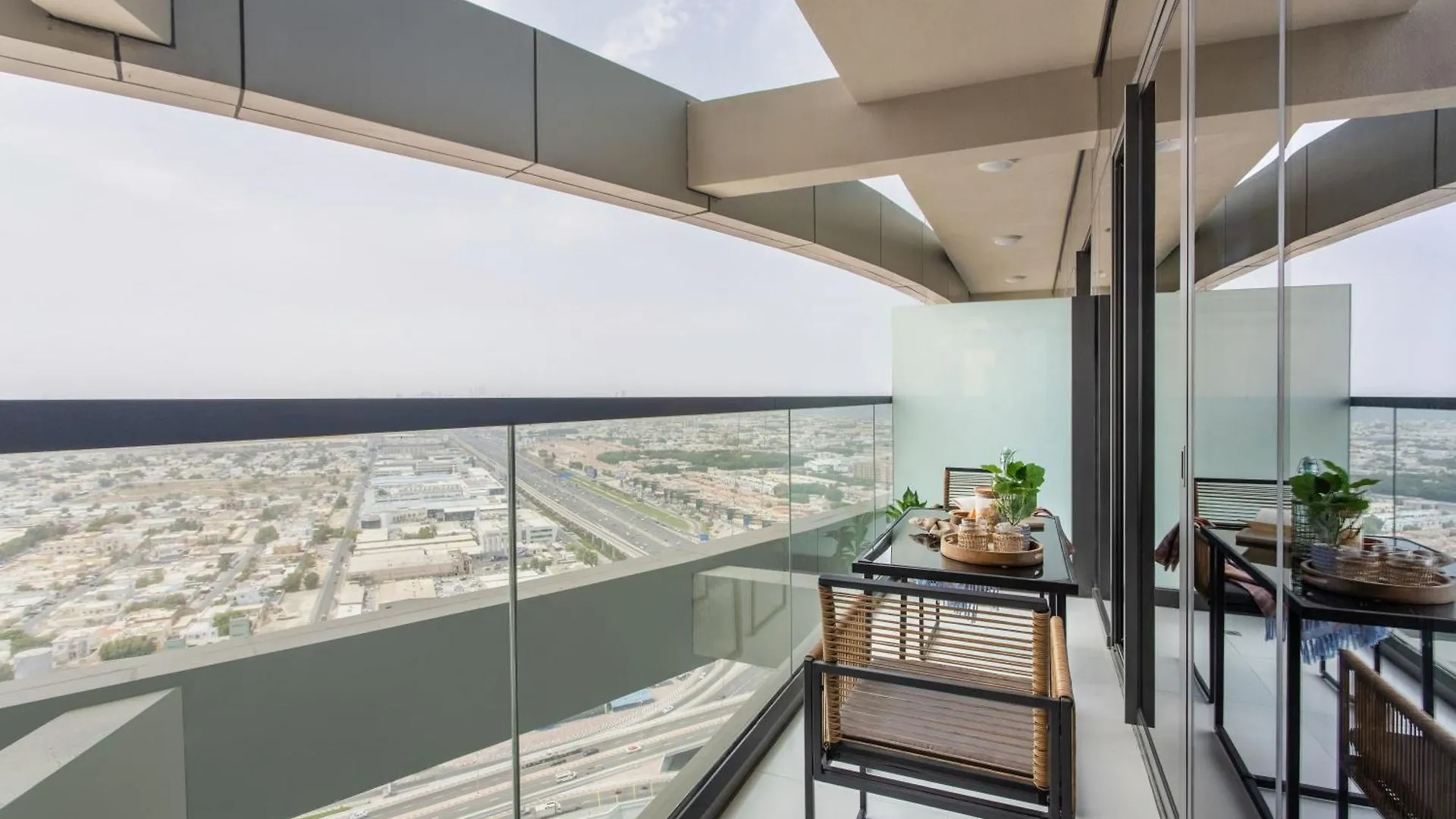Apartamento Frank Porter - Aykon City Tower Dubái
