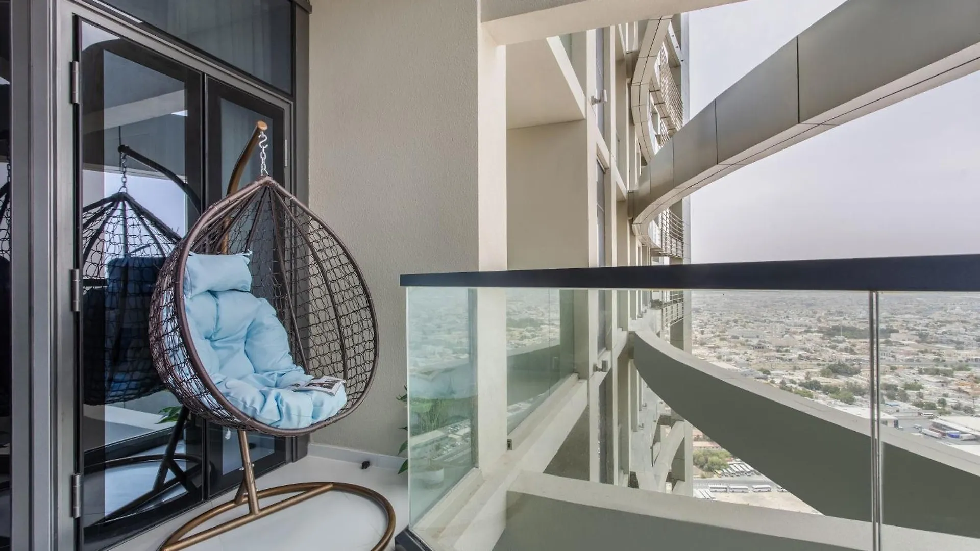 Frank Porter - Aykon City Tower Dubai